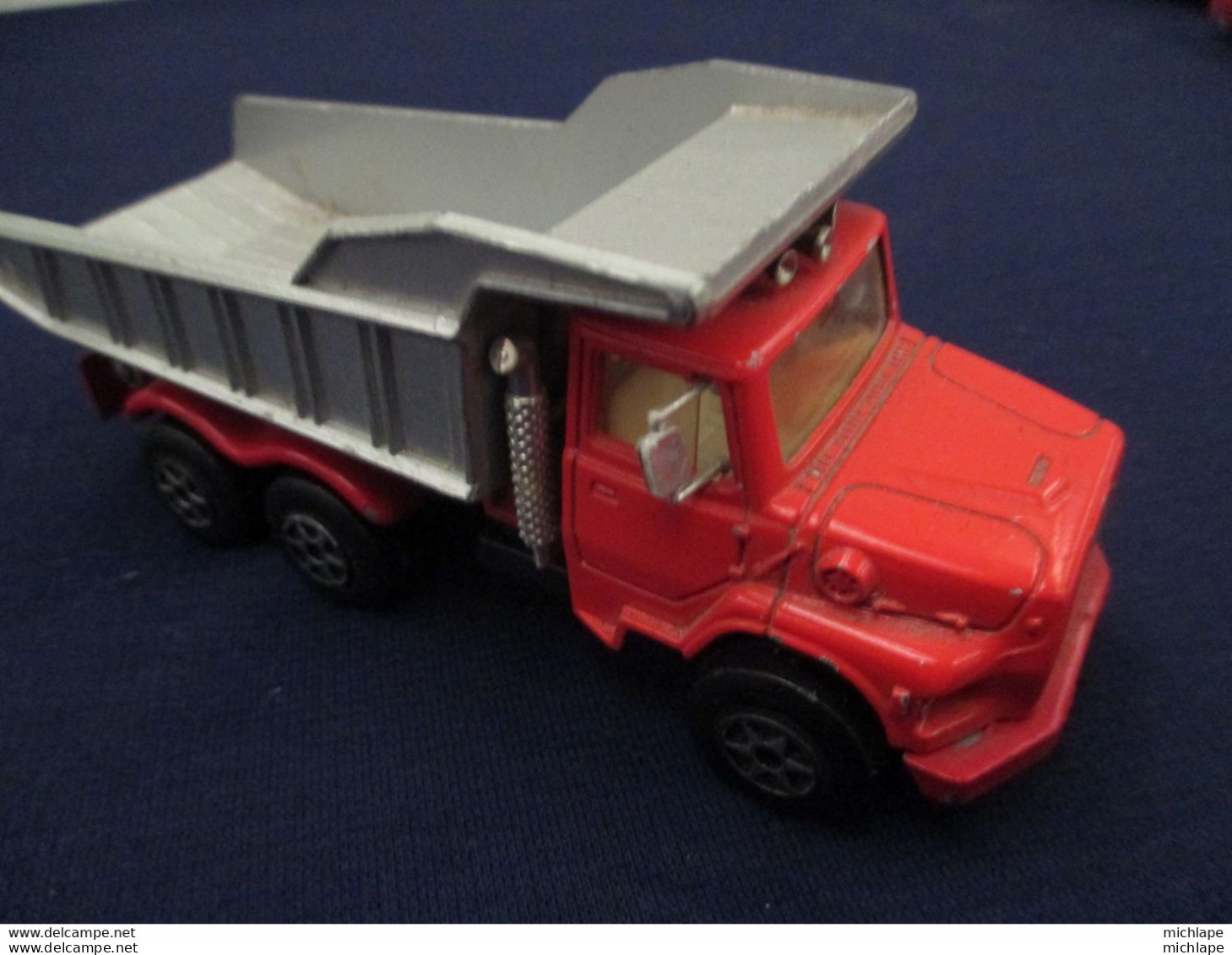 Miniature  1/60 Em -  Camion Bene - MAJORETTE - - Echelle 1:160