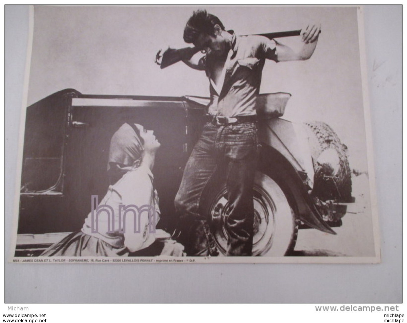 PHOTO DU FILM   GEANT  JAMES DEAN ET LYZ TAYLOR  39cm X 29  BON ETAT - Posters