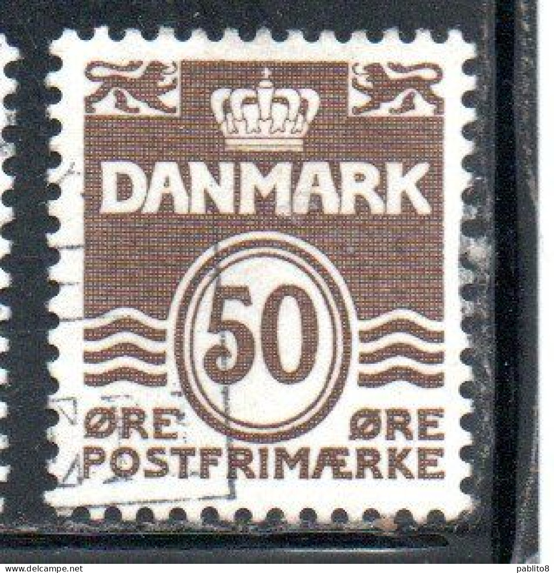 DANEMARK DANMARK DENMARK DANIMARCA 1973 1974 WAVY LINES AND NUMERAL OF VALUE 50o USED USATO OBLITERE' - Used Stamps