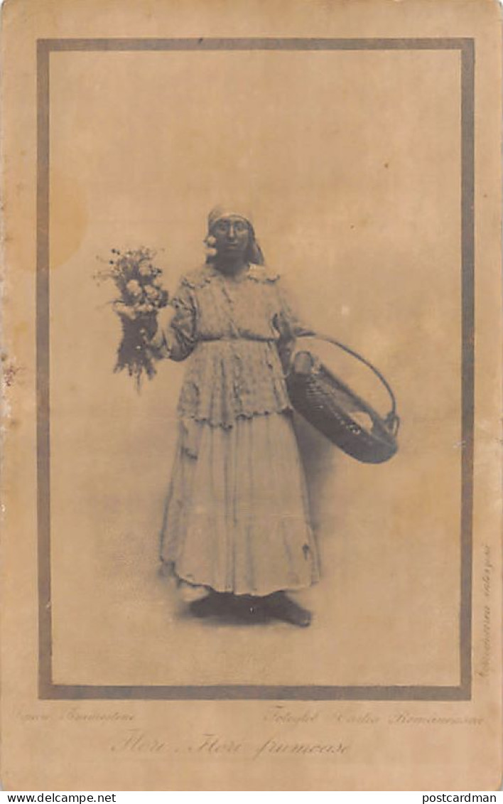 Romania - Gypsy Woman Selling Flowers - REAL FOTO - Publ. Libraria Cartea Romaneasca  - Roumanie