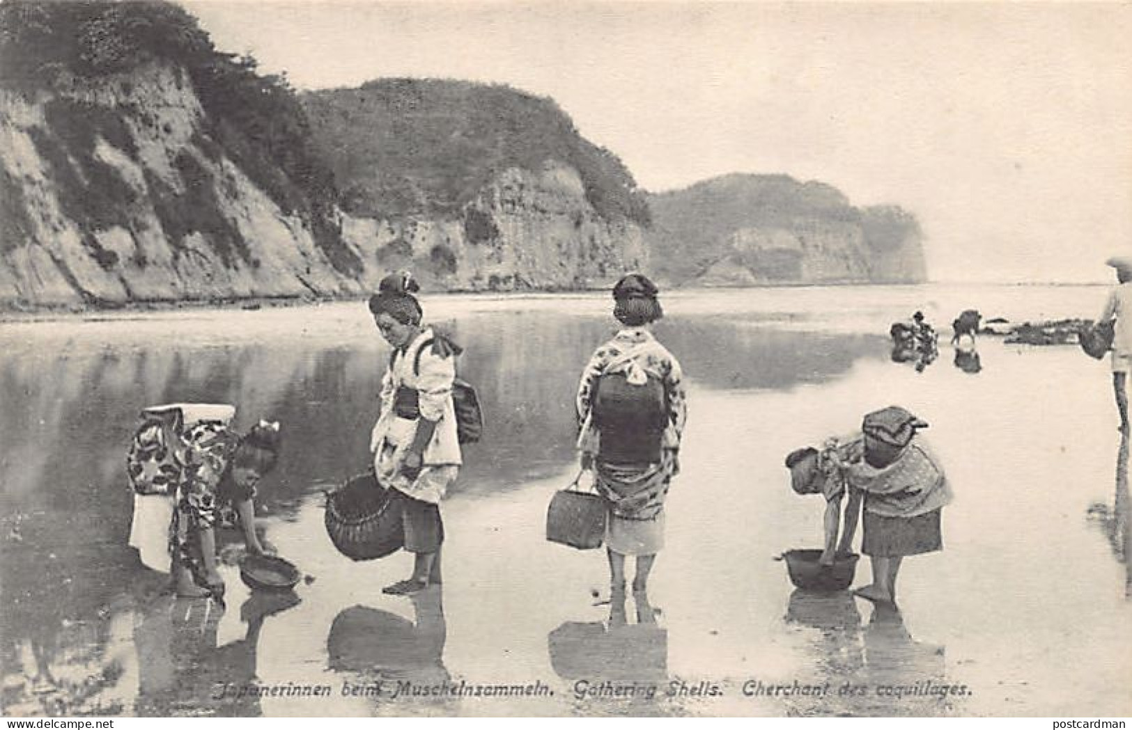 Japan - Women Gathering Seashells - Autres & Non Classés