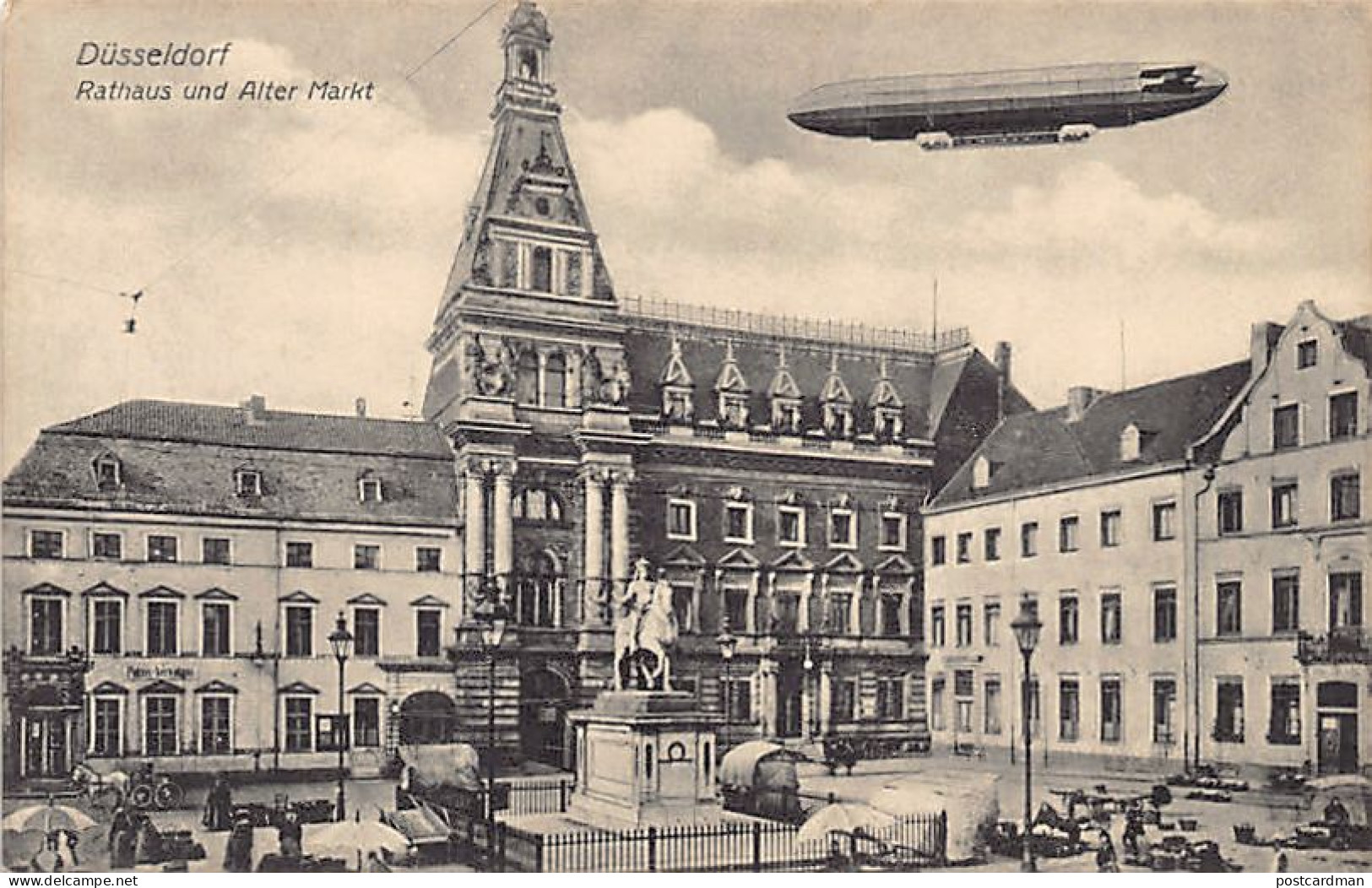 Düsseldorf (NW) Rathaus Und Alter Markt. Zeppelin. Verlag Wallach Und Cie, Düsseldorf - Duesseldorf