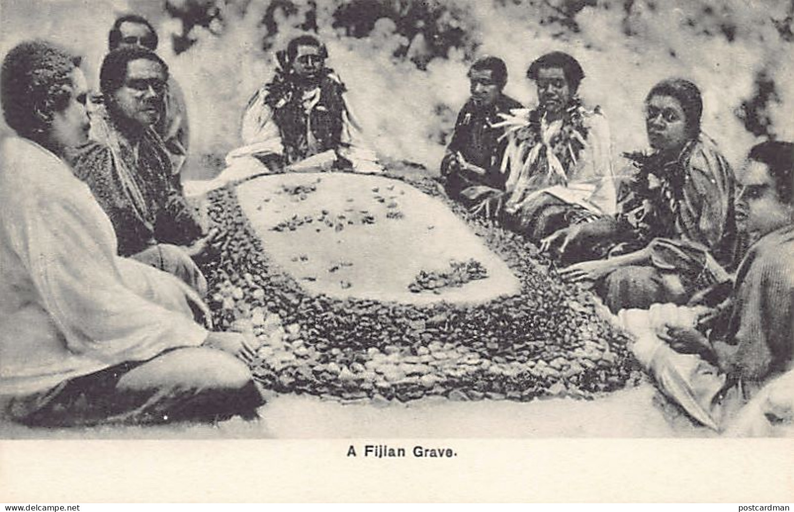 Fiji - A Fijian Grave - Publ. Robbie And Company Ltd.  - Fiji