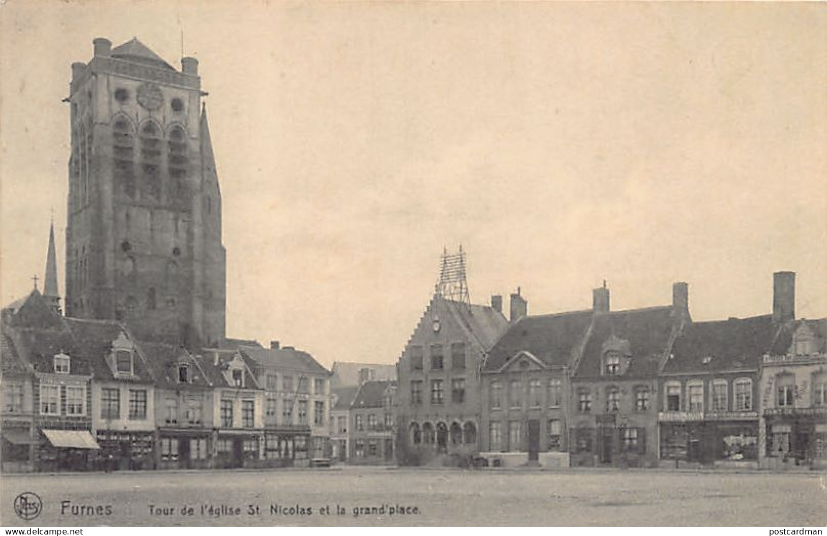 VEURNE (W. Vl.) Toren Van De Sint-Nicolaaskerk En Het Centrale Plein - Uitg. P. Van De Venne 10 - Veurne