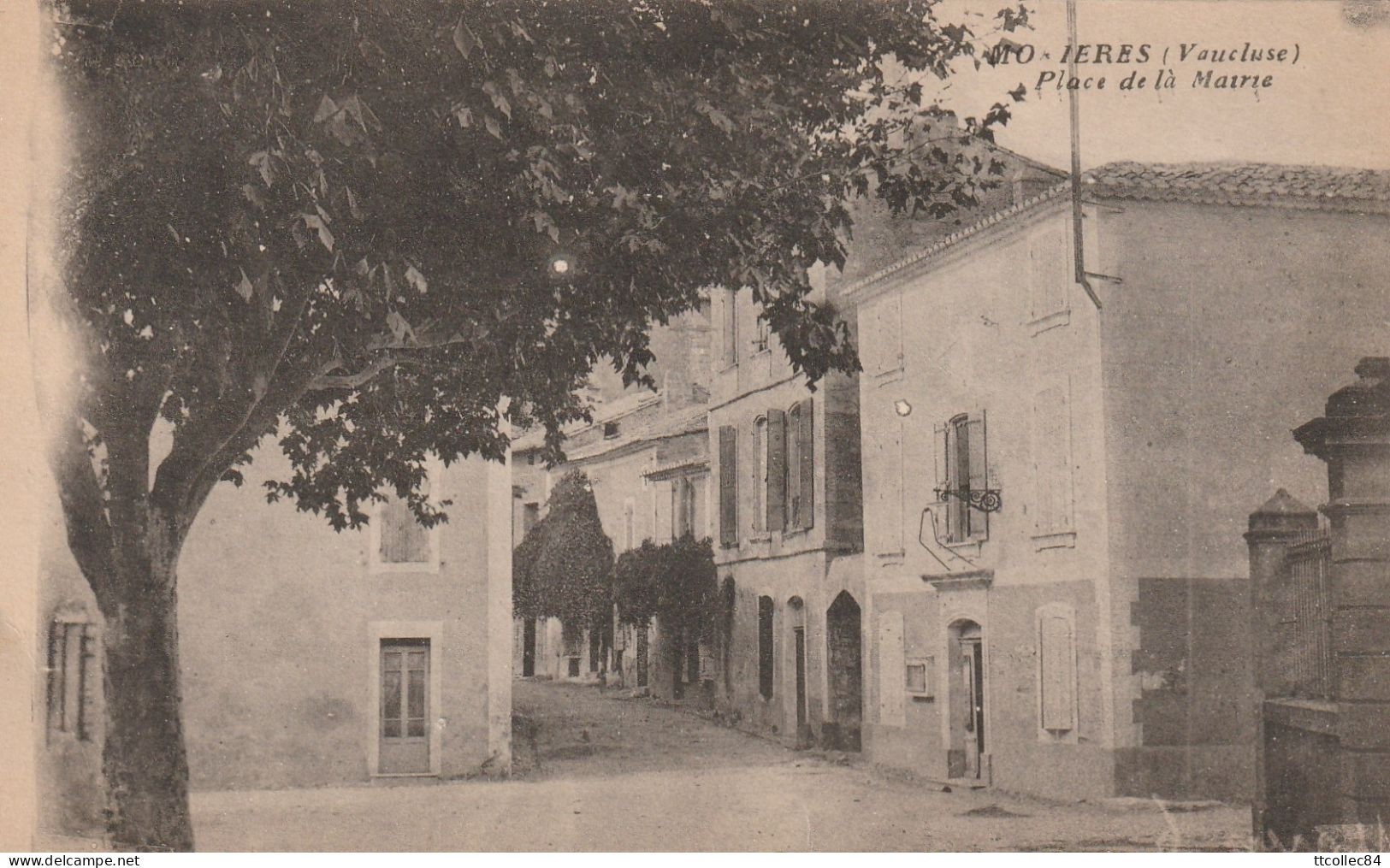 CPA-84-MORIERES-Place De La Mairie - Morieres Les Avignon