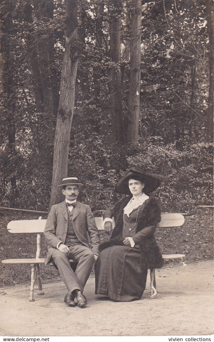 Carte Photo Vichy (03 Allier) Photo D'un Couple Au Parc "souvenir De Vichy" 1912 Photographe Ambrosi - Vichy