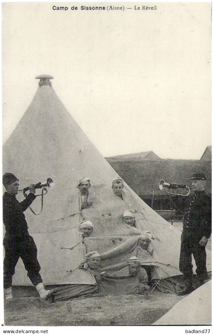 CP - Au Camp De Sissonne - Le Réveil - Militaria (Reproduction)    * - Sissonne