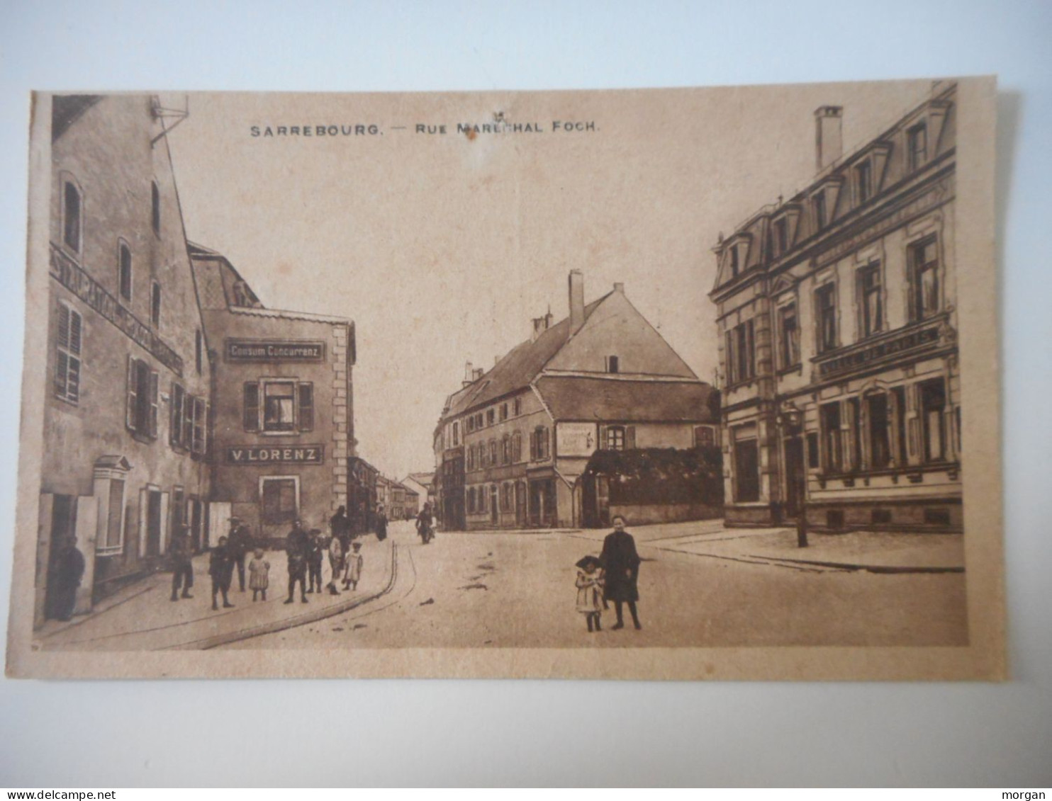 CPA 57 - SARREBOURG - ANIMATION RUE MARECHAL FOCH 1922 - Autres & Non Classés