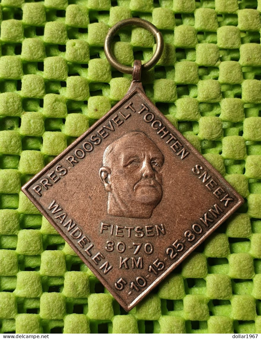 Medaile   : Pres. Roosevelt Tochten Sneek , Wandelen En Fiets -  Original Foto  !!  Medallion  Dutch . - Sonstige & Ohne Zuordnung