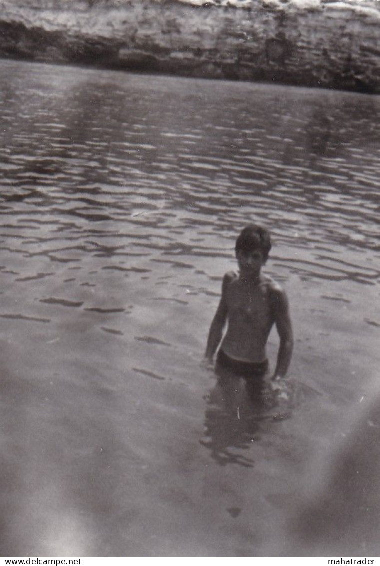 Old Real Original Photo - Naked Boy In The Water - Ca. 8.5x6 Cm - Anonymous Persons