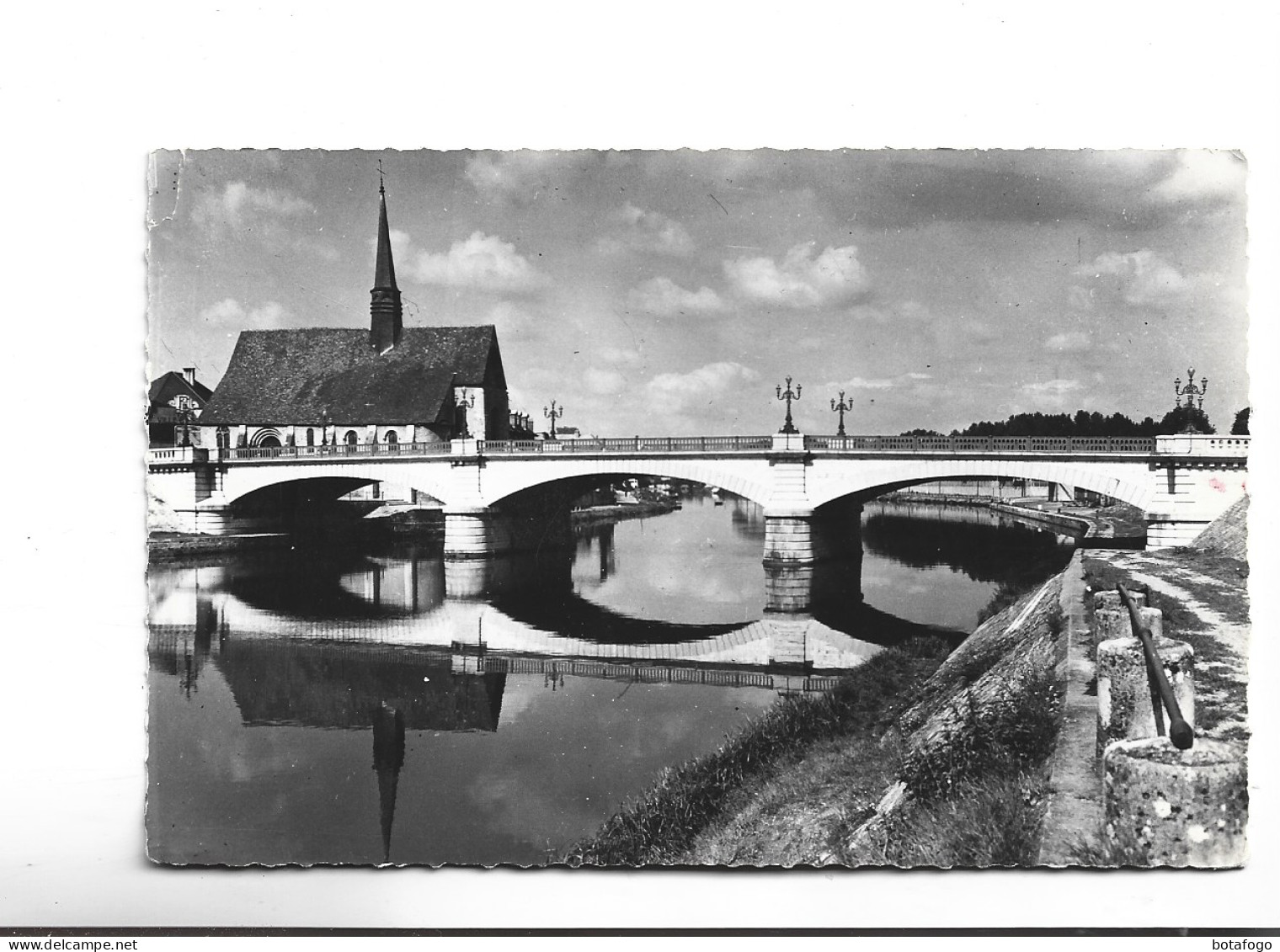 CPA DPT 89 SENS, LE PONT ET L EGLISE ST MAURICE  En 1956! (voir Timbre Et Flamme) - Sens