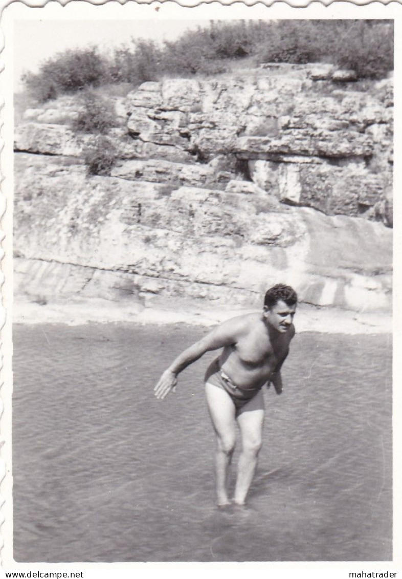 Old Real Original Photo - Naked Man In The Sea - Ca. 8.5x6 Cm - Anonymous Persons