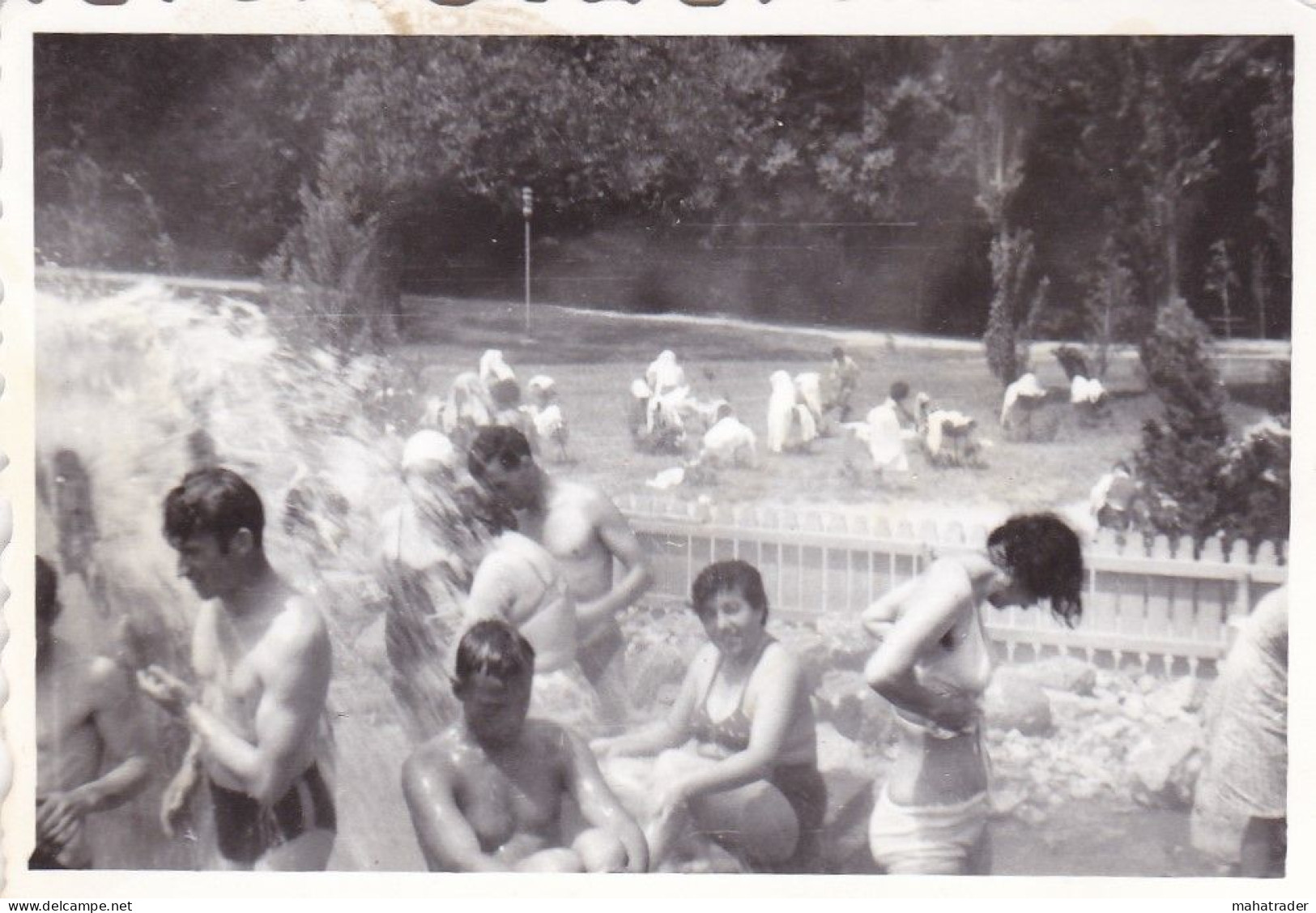 Old Real Original Photo - Naked Men Women Having Fun In A Fountain - Ca. 8.5x6 Cm - Personnes Anonymes