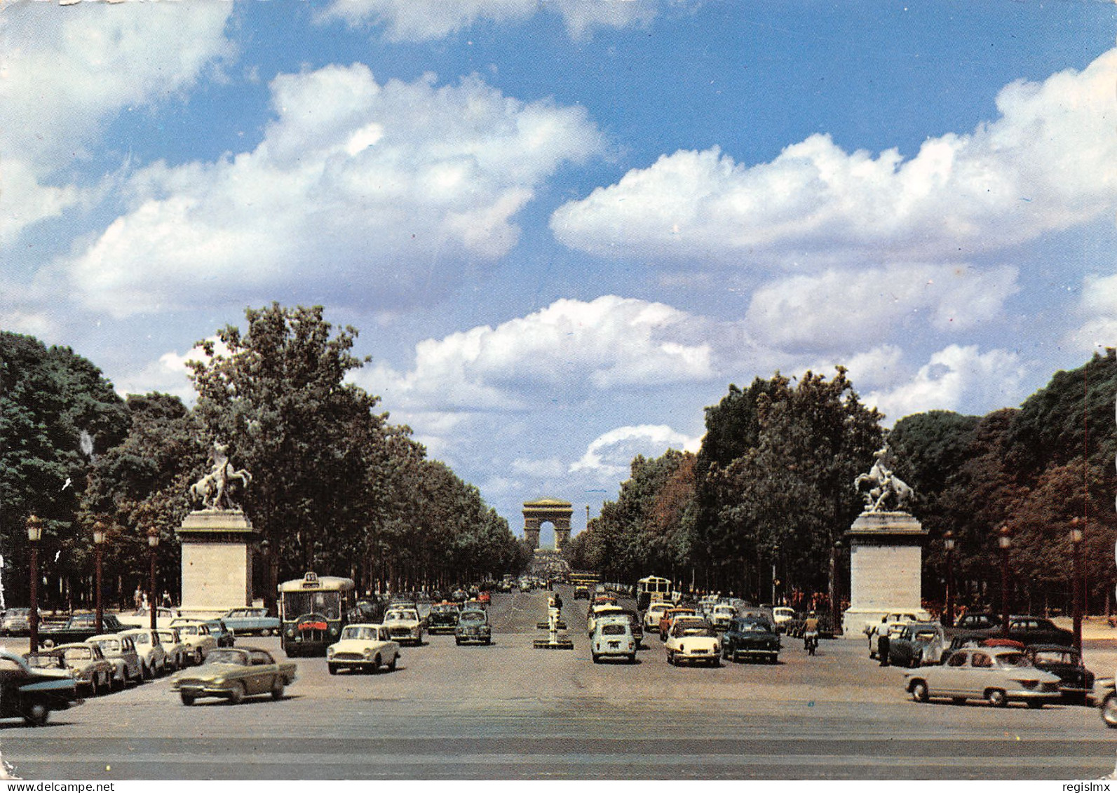 75-PARIS LES CHAMPS ELYSEES ET L ARC DE TRIOMPHE-N°T2656-B/0341 - Champs-Elysées