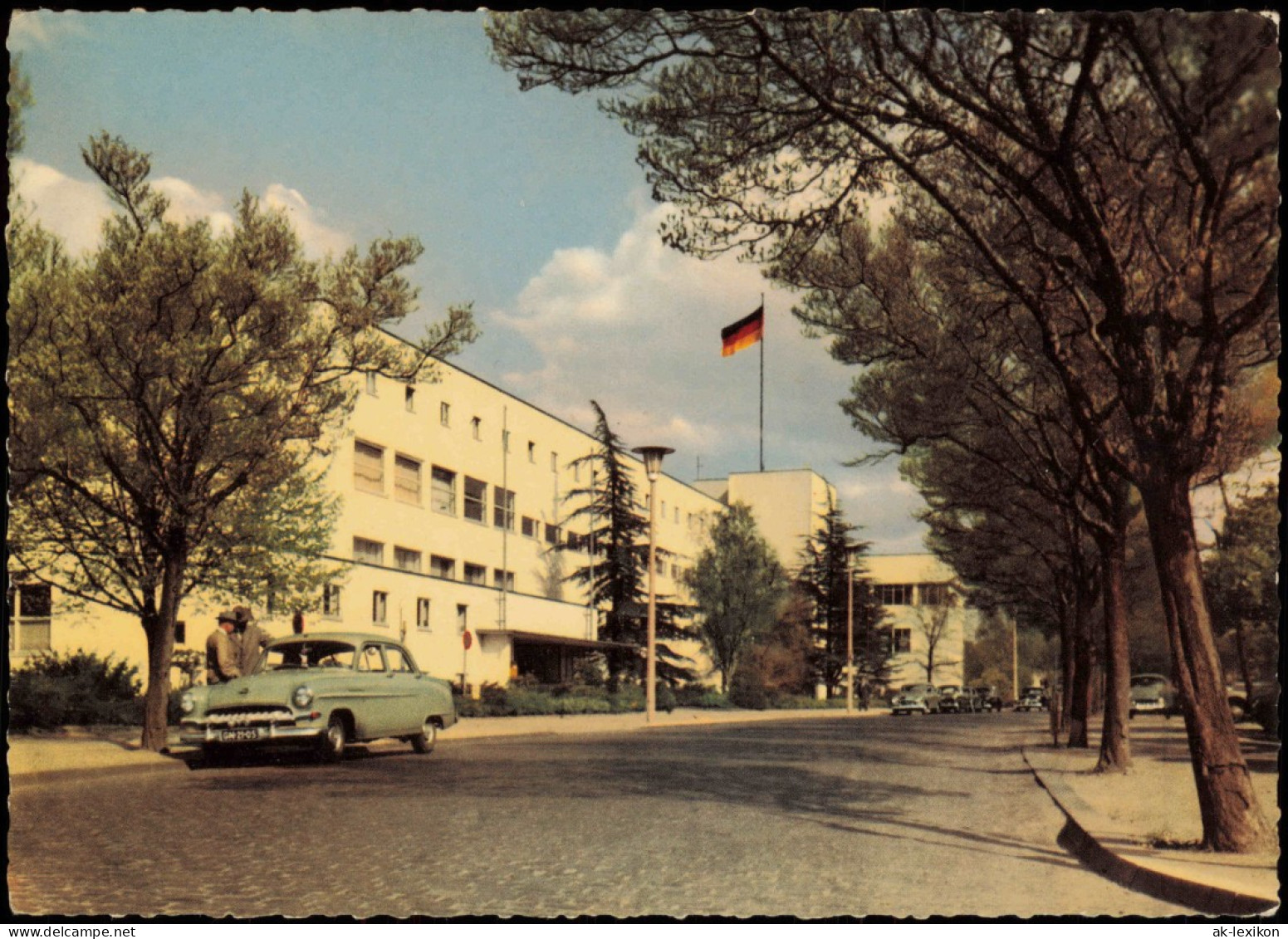 Ansichtskarte Bonn Bundeshaus, Strassen-Ansicht Mit Altem Auto 1960 - Bonn
