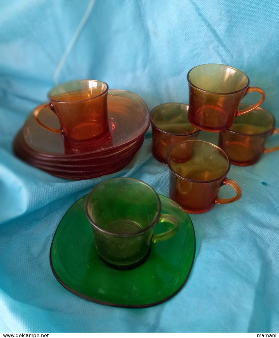 Lot Tasse Et Soucoupes Arcopal Vintage¹¹ - Autres & Non Classés