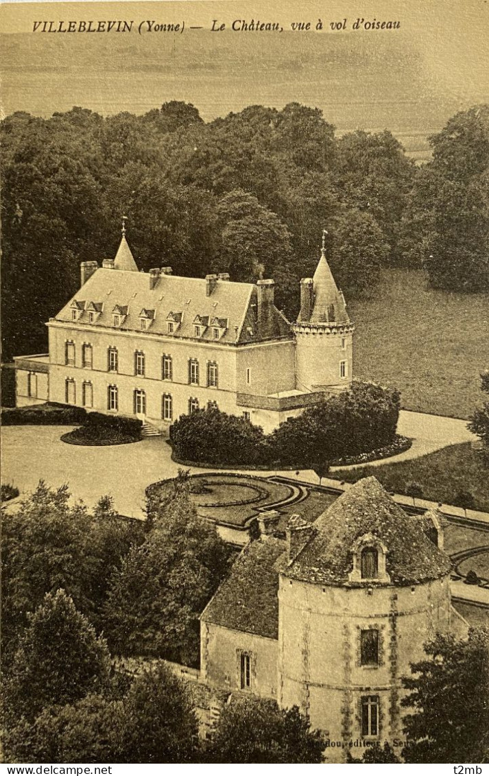 CPA (Yonne). VILLEBLEVIN. Le Château, Vue à Vol D'oiseau - Villeblevin