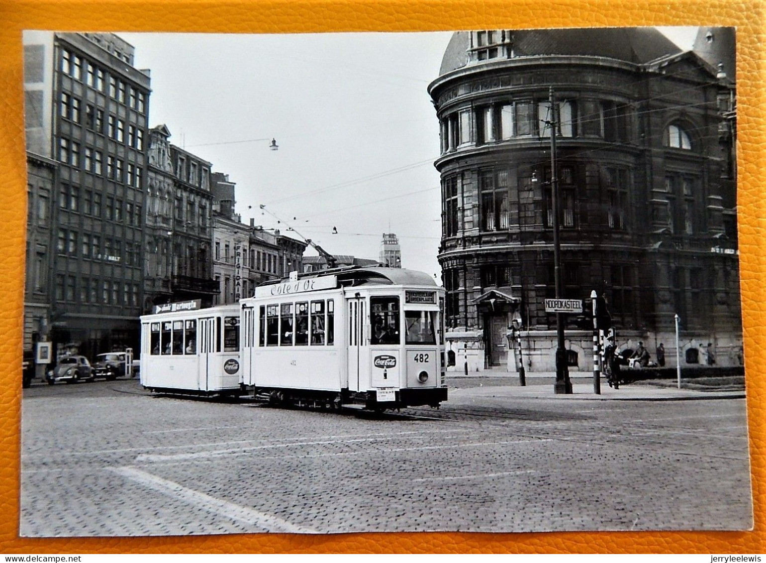 ANTWERPEN  -  Leopoldplaats  - Tramway 1960  - Foto J. BAZIN   (15 X 10.5 CM) - Tramways