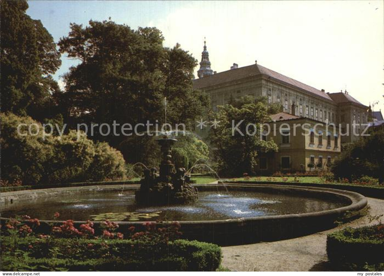 72527818 Kremsier Kromeriz Czechia Schloss Mit Brunnen  - Czech Republic