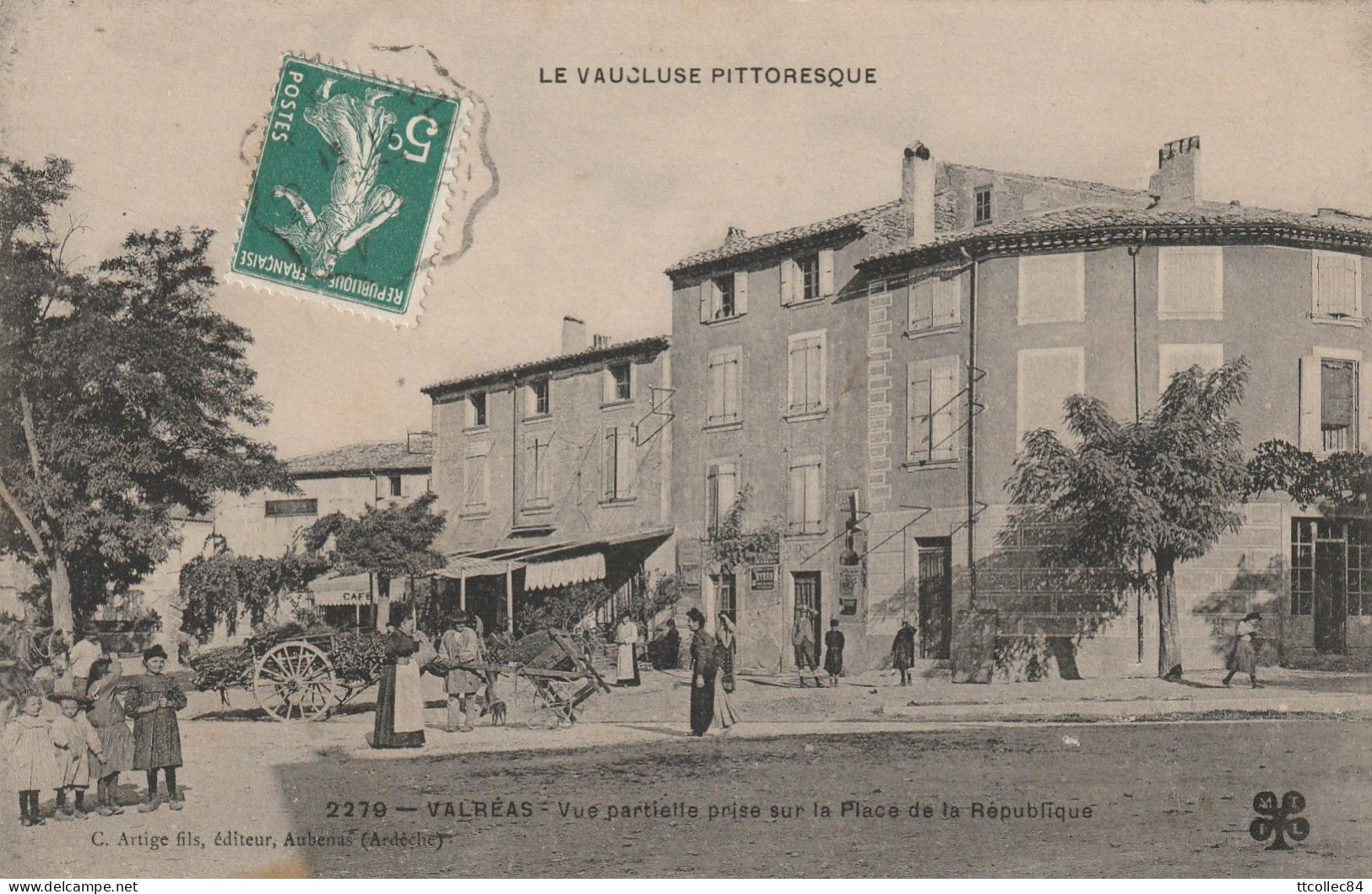 CPA-84-VALREAS-Vue Partielle Prise Sur La Place De La République-Animée - Valreas