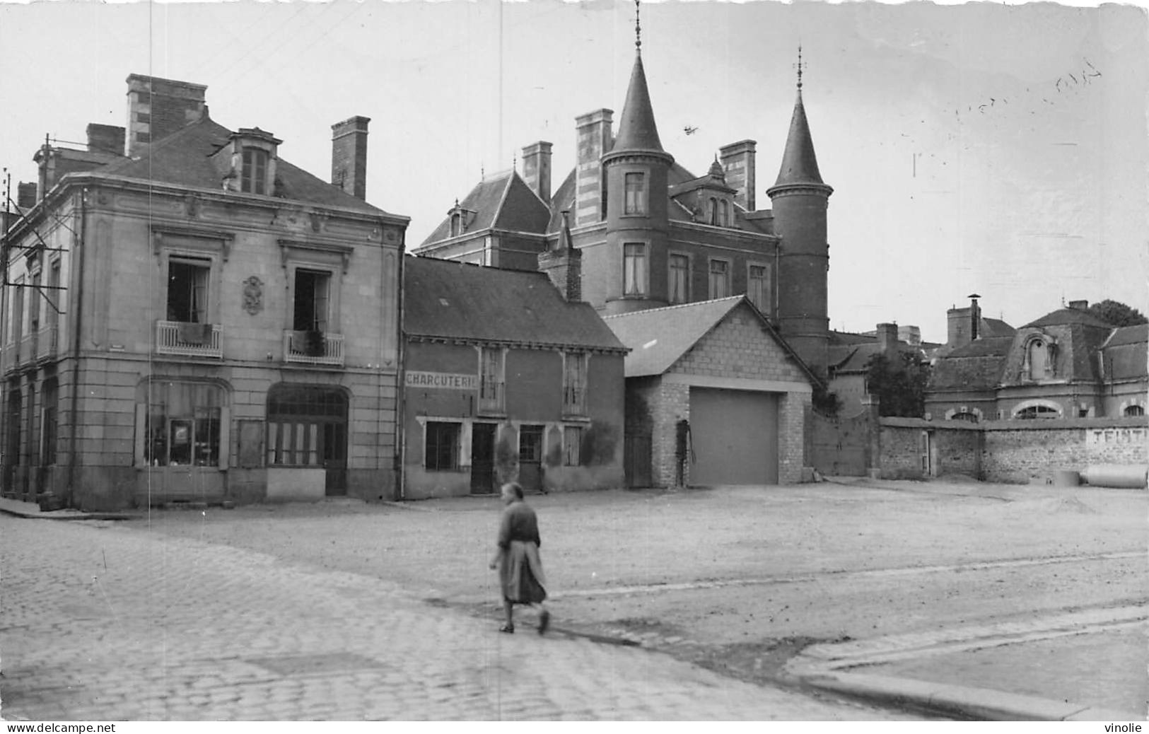 P-24-Mi-Is-2606 : LA GUERCHE-DE-BRETAGNE. PLACE DUGUESCLIN - La Guerche-de-Bretagne