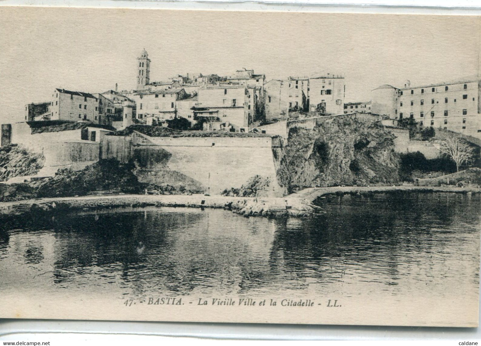 2A- CORSE -    BASTIA -La Vieille. Ville Et. La. Citadelle - Bastia