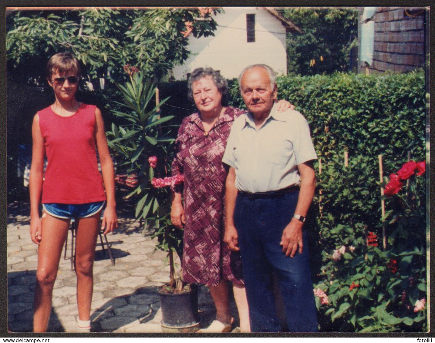 Man Woman And Boy Guy In Garden Old Photo 11x9 Cm #41291 - Personnes Anonymes