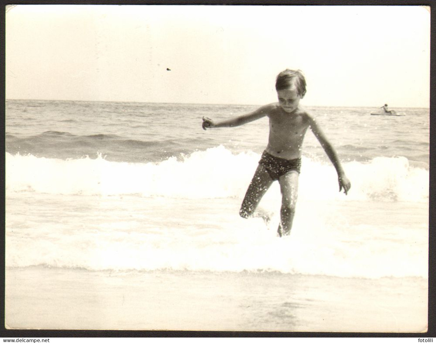 Boy  On Beach  Old Photo 13x9 Cm #41297 - Anonieme Personen