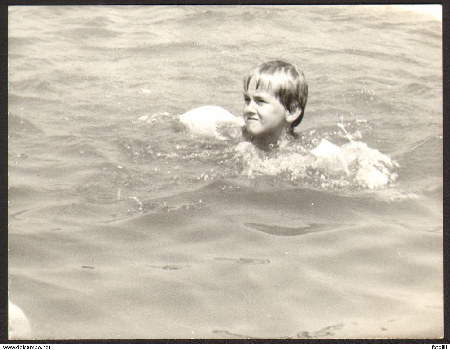 Boy Swimming  On Beach  Old Photo 13x9 Cm #41298 - Personnes Anonymes
