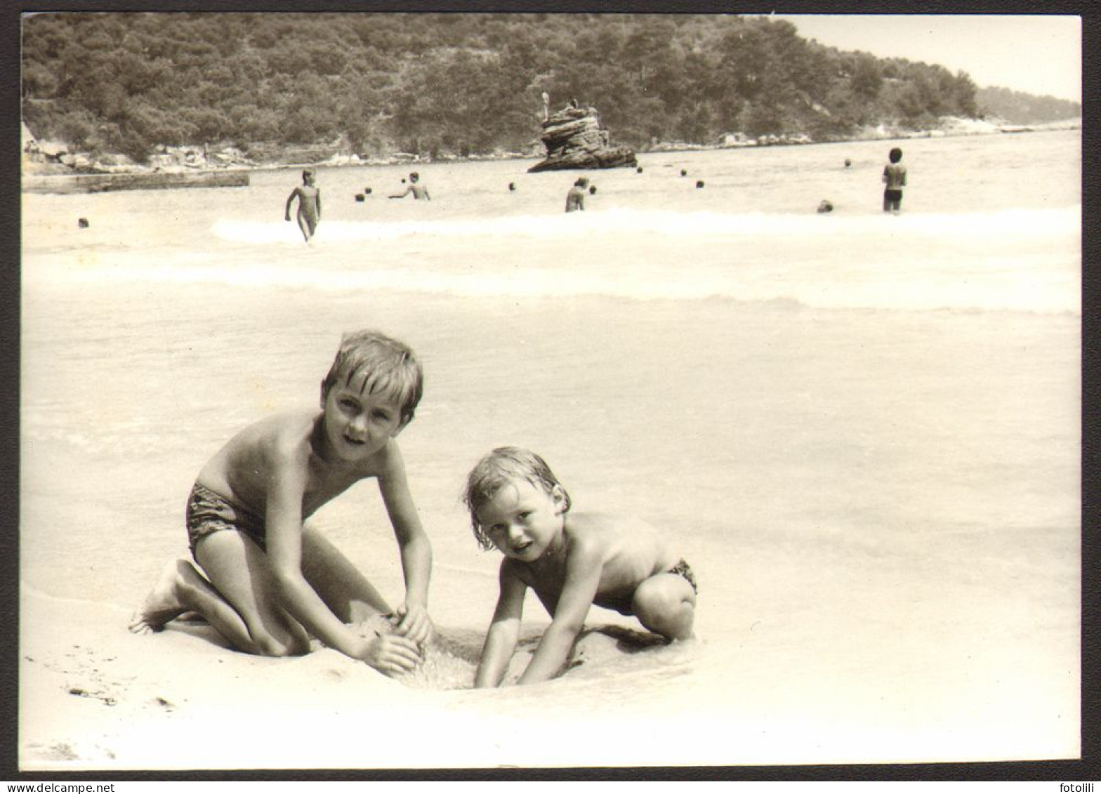 Two Boys   On Beach  Old Photo 7x11 Cm #41302 - Personnes Anonymes