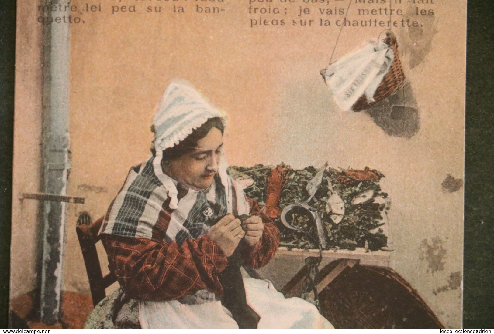 Carte Postale - Types Marseillais  La Poissonnière Femme Assise - Fischerei