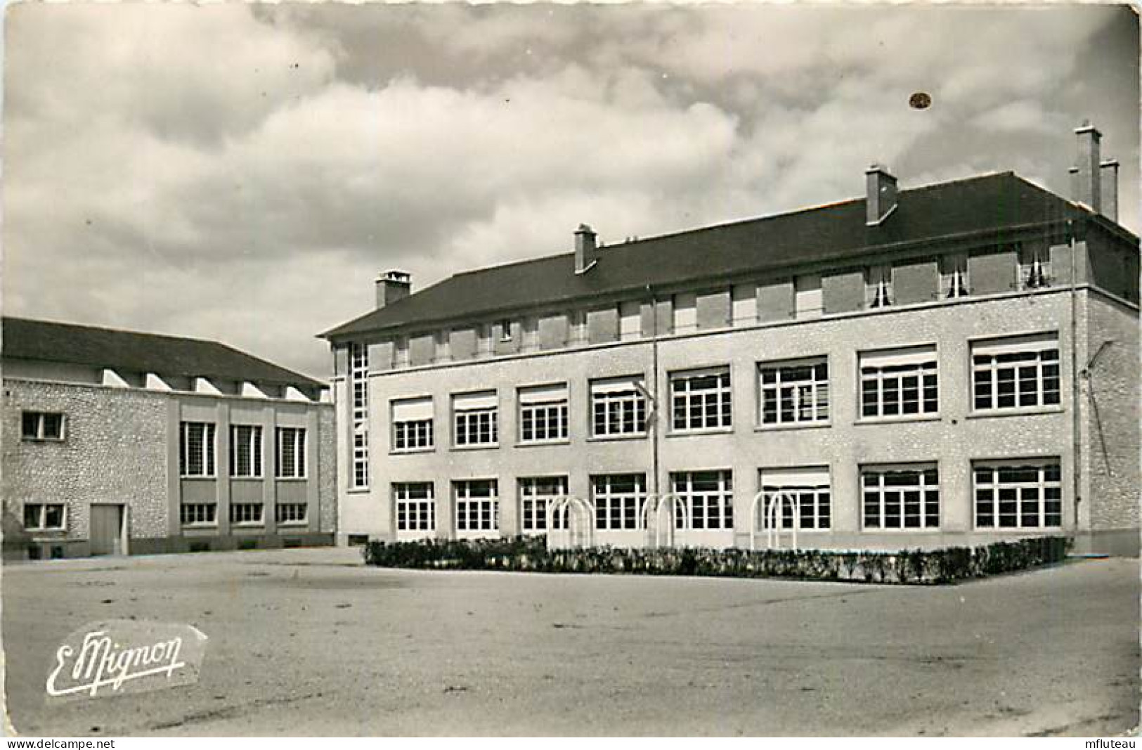 77* BRAY SUR SEINE   Groupe Scolaire  (CPSM 9x14cm)      RL08.0424 - Bray Sur Seine