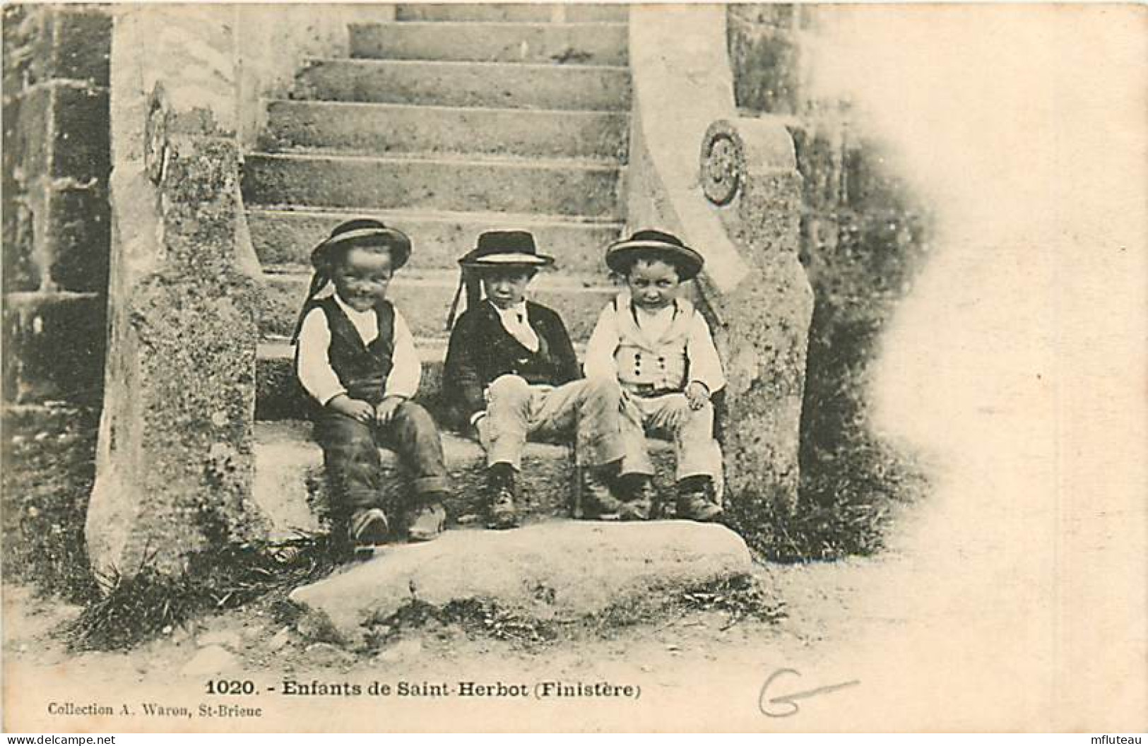 29* BRETAGNE Enfants De St Herbot        RL08.0058 - Costumes