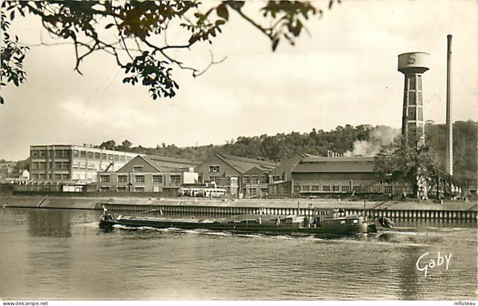 78* BONNIERES     Usine Singer  Et La Seine (CPSM 9x14cm)  RL08.1279 - Bonnieres Sur Seine