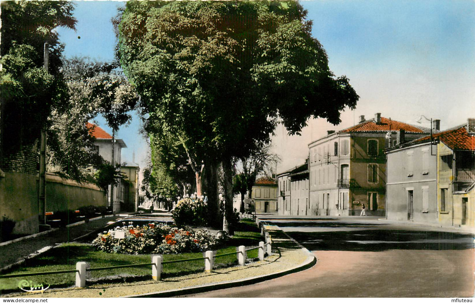 82* CASTELSARRASIN Jardins S/prefecture  - (CPSM 9x14cm)       RL09.0632 - Castelsarrasin