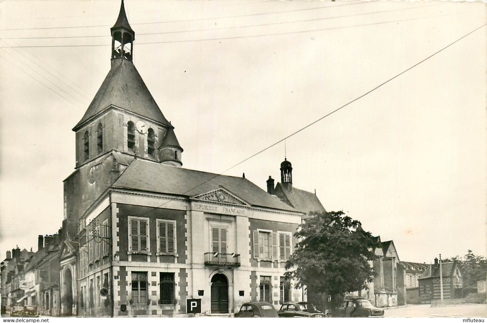 89* BRIENON SUR ARMANCON Eglise Et Mairie  (CPSM 9x14cm)        RL09.1317 - Brienon Sur Armancon