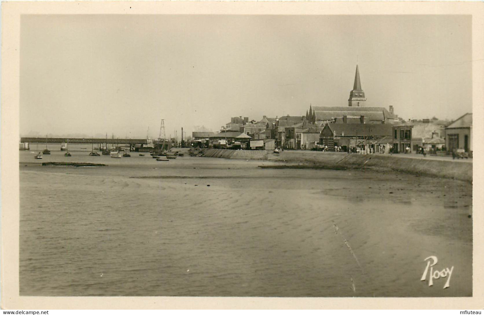 85* ST GILLES SUR VIE Le Port Et Le Quai  (CPSM 9x14cm)       RL09.0871 - Saint Gilles Croix De Vie