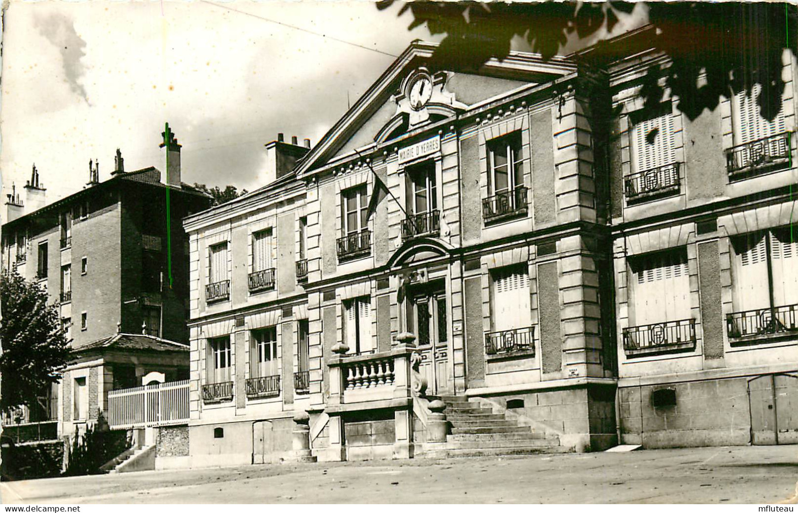 91* YERRES La Mairie  (CPSM 9x14cm)    RL10.0269 - Yerres