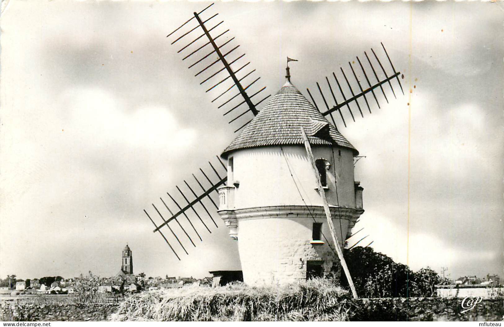44* BATZ  SUR MER Moulin De La Masse  (CPSM 9x14cm)   RL11.0055 - Batz-sur-Mer (Bourg De B.)