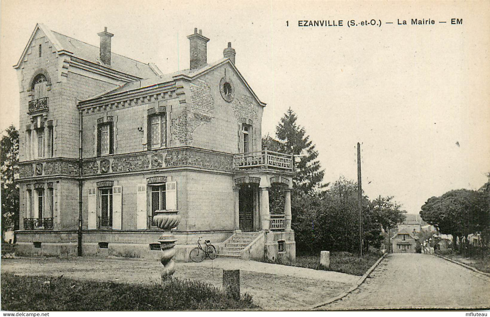 95* EZANVILLE La Mairie         RL10.1346 - Other & Unclassified