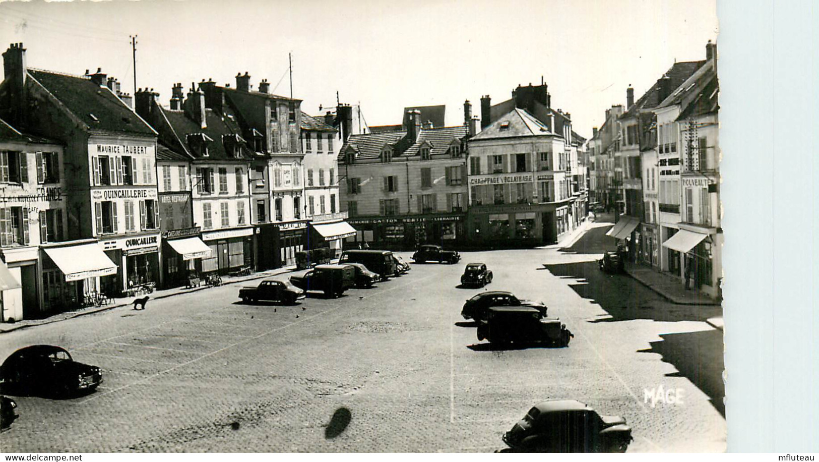 77* COULOMMIERS Place Du Marche  CPSM (9x14cm)    RL12.1339 - Coulommiers