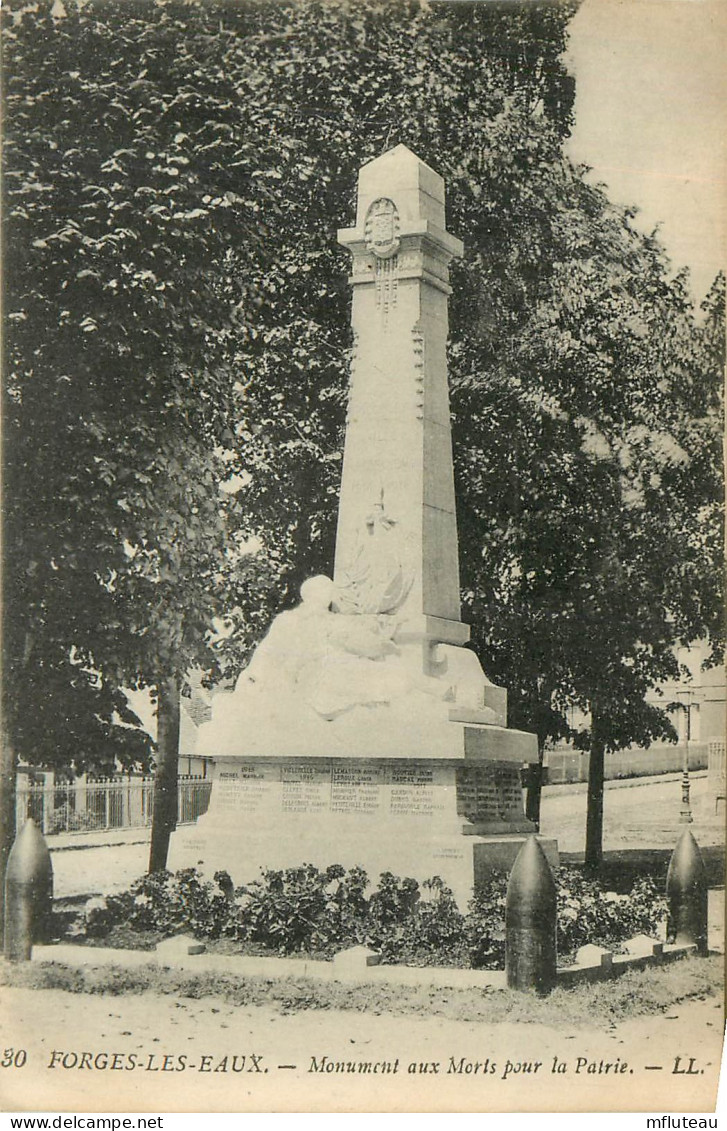 76* FORGES LES EAUX  Monument Aux Morts      RL12.1075 - Forges Les Eaux