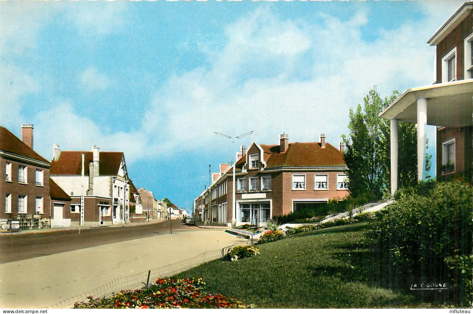 80* ROSIERES EN SANTERRE  Rue Jaures Et Rue De La Mairie (CPSM 9x14cm)   RL13.0300 - Rosieres En Santerre