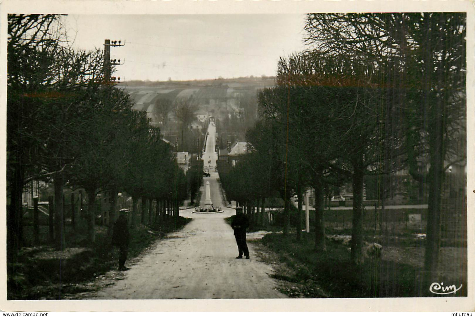 78* BONNIERES S/SEINE    Av Du Monument (CPSM 9x14cm)  RL13.0131 - Bonnieres Sur Seine