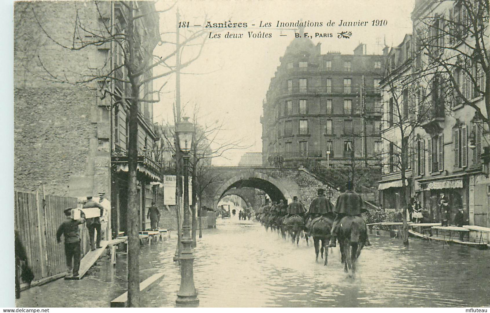 92* ASNIERES Crue 1910- Les Deux Voutes  Militaires A Cheval      RL13.0975 - Asnieres Sur Seine