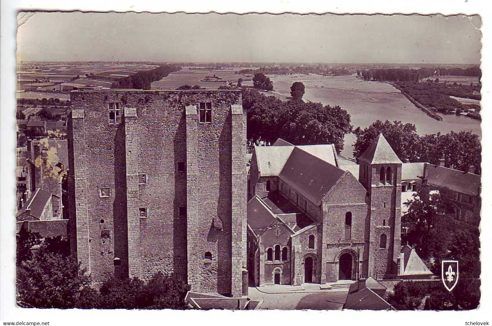 (45). Beaugency. Ed Du Lys N° 15. Chateau Cour Intérieure Du Musée Neuve & 2 Abbatiale Et Tour Cesar - Sully Sur Loire