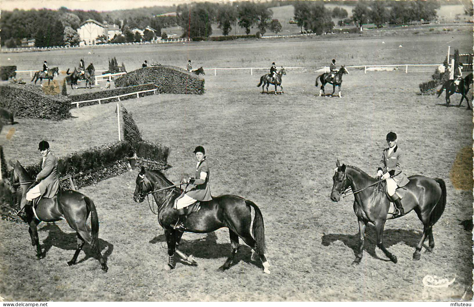 88* VITTEL Le Grand Prix De Vittel  Hippisme (CPSM 9x14cm)  RL13.0639 - Contrexeville