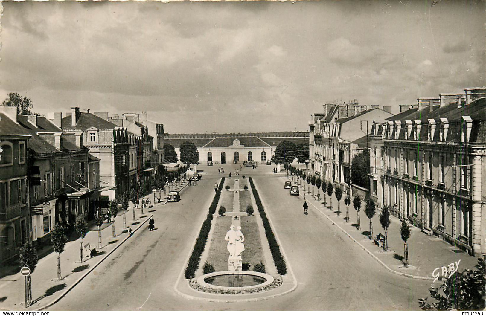 85* LA ROCHE S/YON Av Gambetta Et La Gare  (CPSM 9x14cm)  RL13.0508 - La Roche Sur Yon