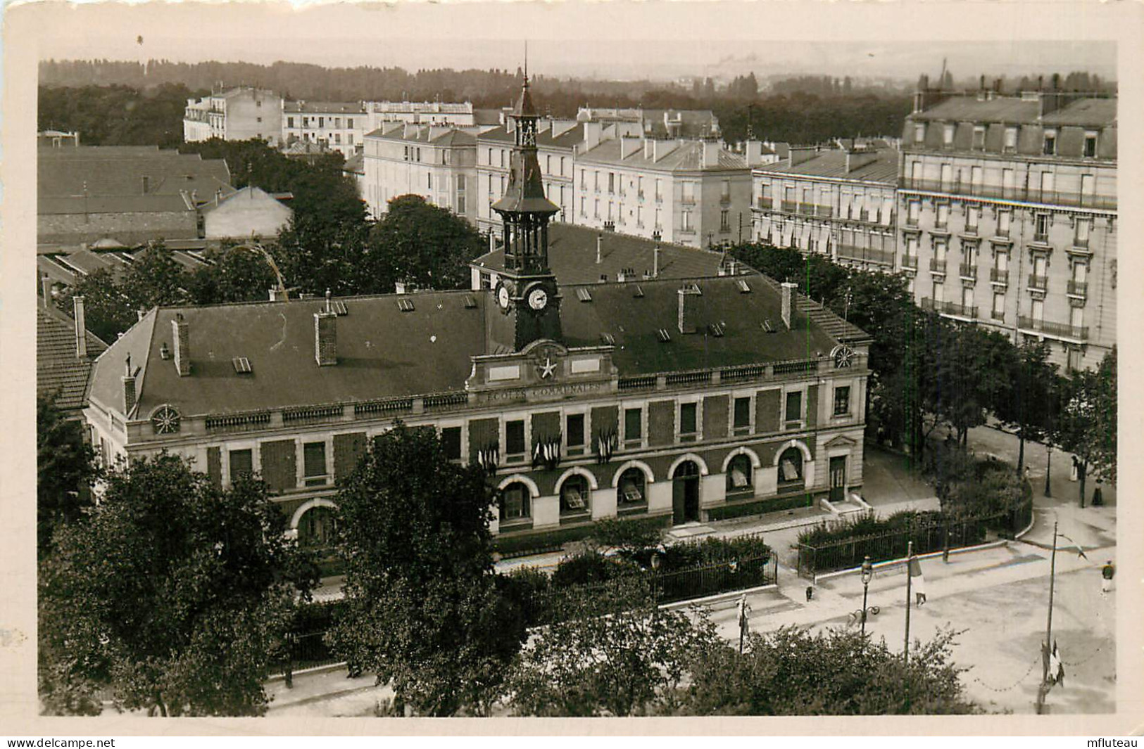 94* CHARENTON   Vue Generale  Place Des Ecoles  (CPSM 9x14cm)   RL13.1234 - Charenton Le Pont