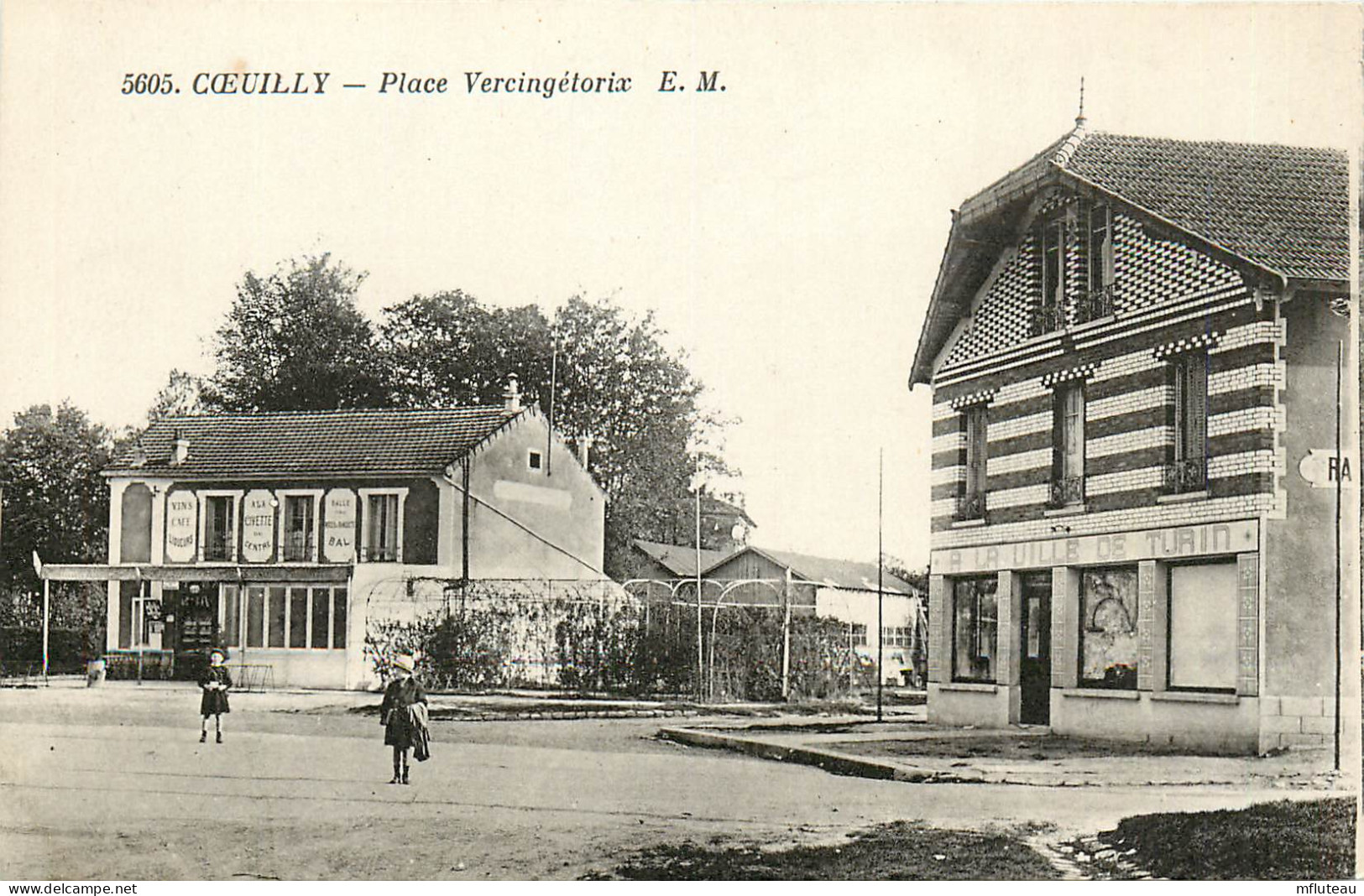 94* COEUILLY  Champigny -   Place Vercingetorix   RL13.1210 - Autres & Non Classés